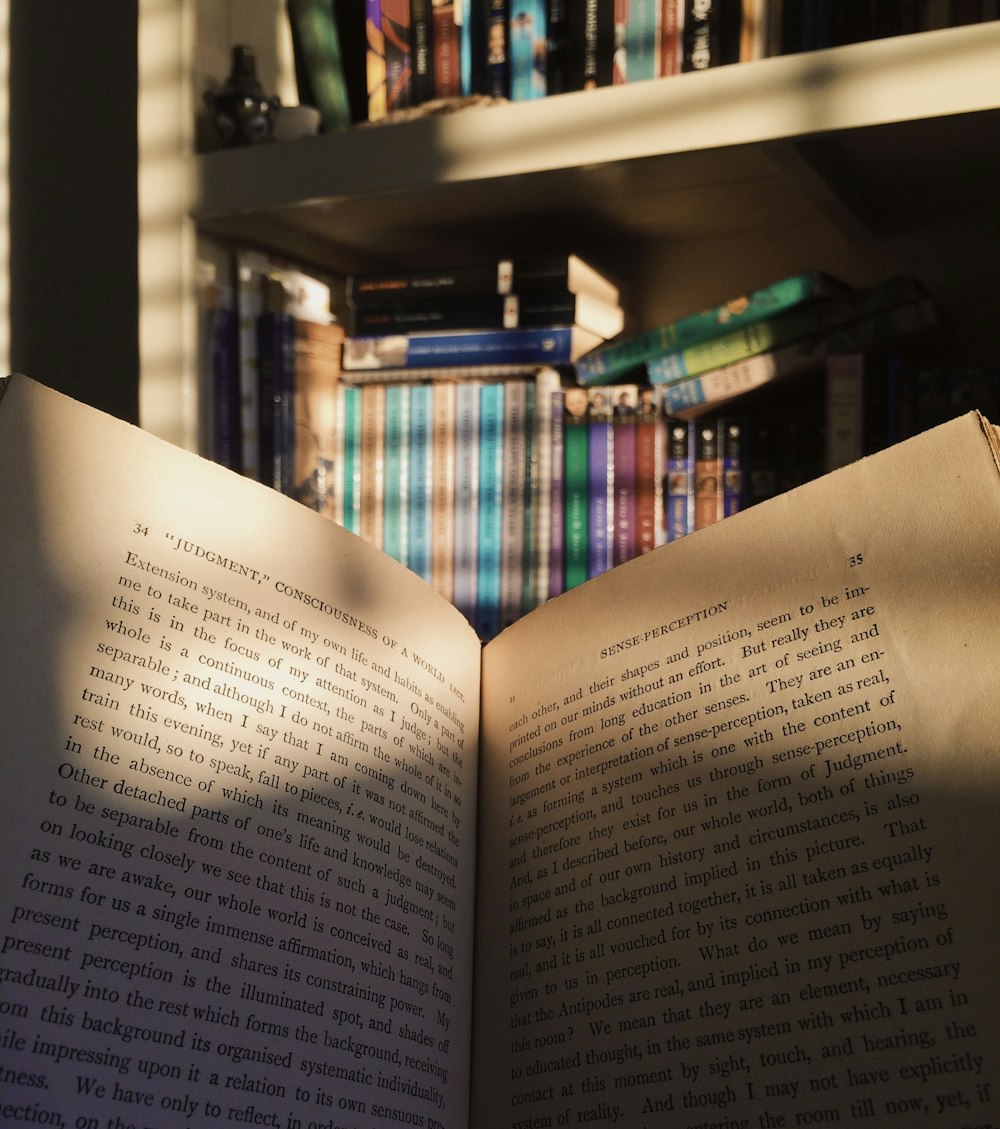 תמונה של קונה ספרי דפוס ראשון