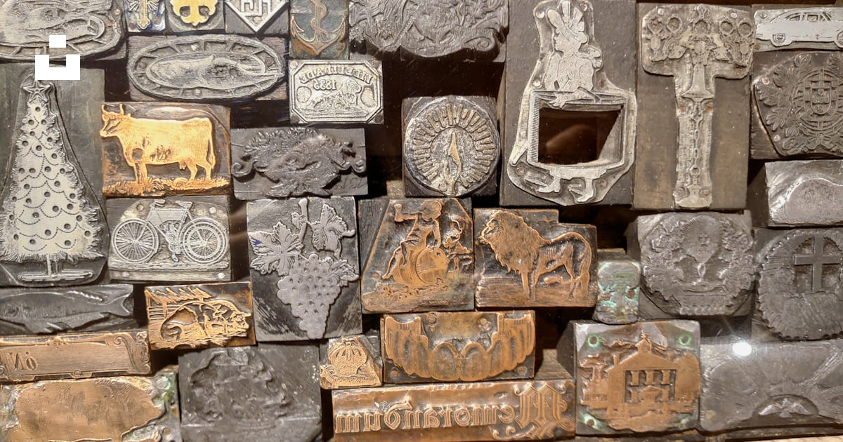 תמונה של קונה אוספי פריטי ארכיאולוגיה