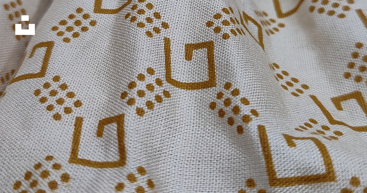 תמונה הממחישה הערכת שווי מפות שולחן רקומות