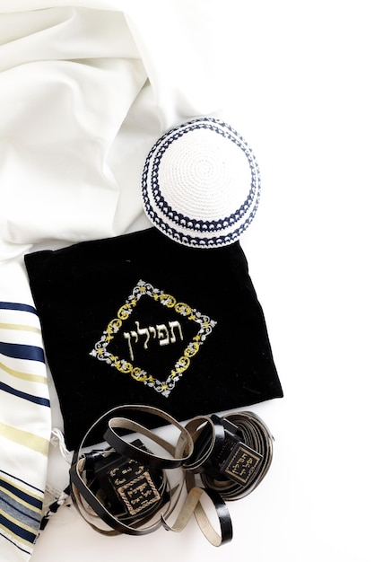 תמונה הממחישה הערכת שווי של פריטי אספנות יהודיים